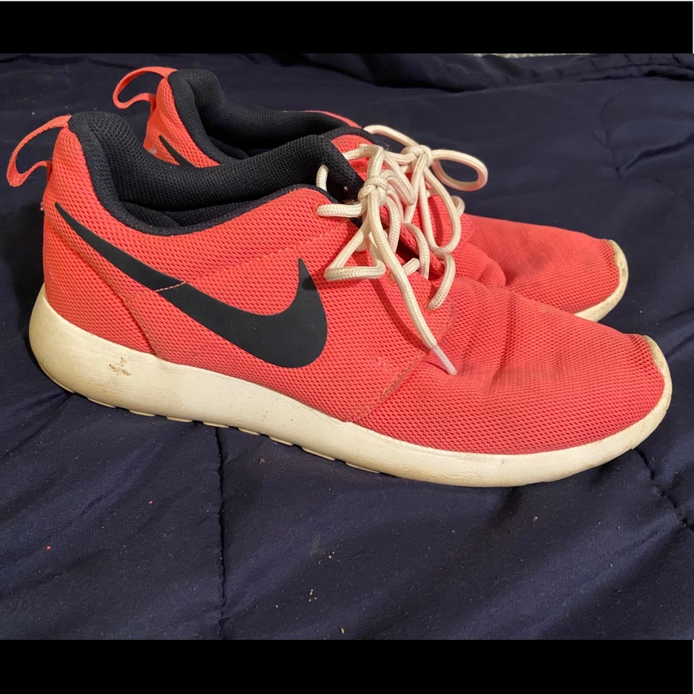 Nike tennis shoes